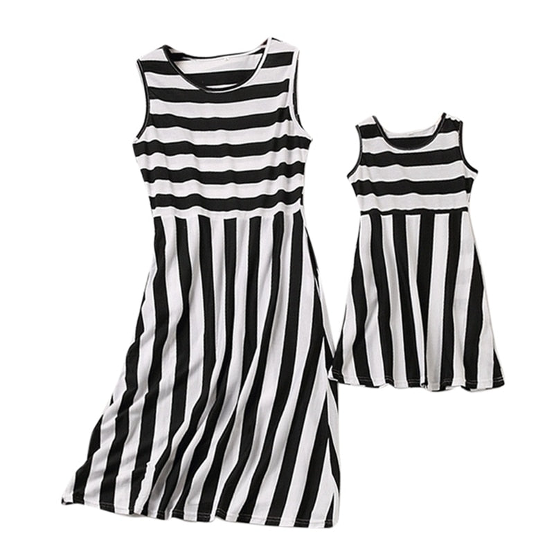 Summer Sleeveless Striped Printed Matching Family Dress For Mom and Girls  Matching Outfits